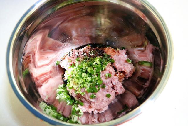  吃饺子|入伏吃饺子，韭菜芹菜不如这菜，钙和铁丰富，现在吃正当时