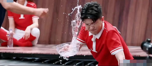  嘉宾|《奔跑吧》节目中首次，男嘉宾遭导演怒怼，女嘉宾却又怒怼男导演