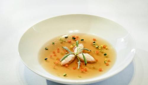 澄清汤|做清汤时,食材要不要先焯水?大厨:教你正确做法,不懂可就亏了