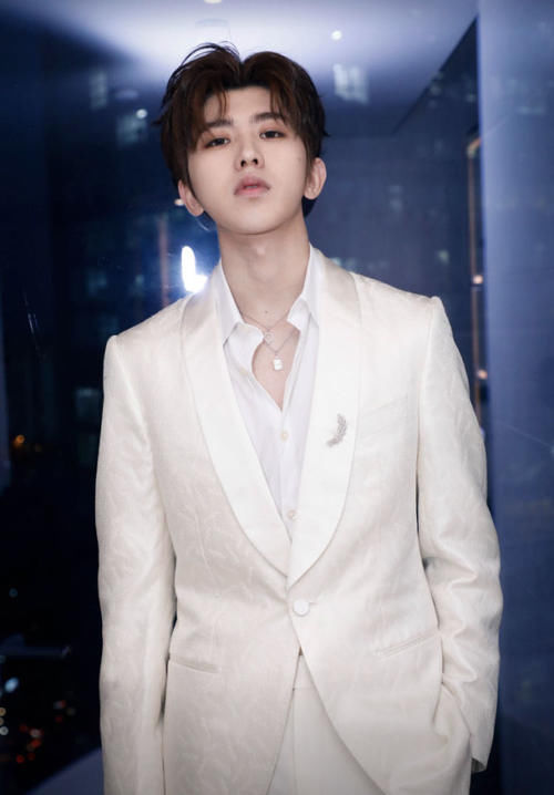  蔡徐坤|蔡徐坤热度飙升，《奔跑吧》表现出色，新歌《情人》大火热度不减