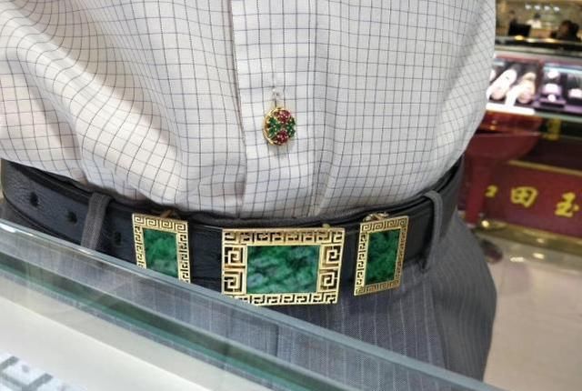  量身定制|年过古稀的老人，打扮起来更让人大开眼界，珠宝穿戴成吸睛的焦点