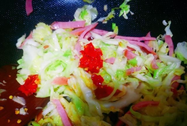 美味|苞菜这样做，颜色红绿清爽，搭配营养美味，喜欢吃吗？！