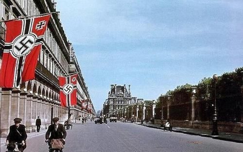 香榭丽舍的大街上|老照片：1940—1944，德军占领下的法国巴黎，图2凯旋门大阅兵