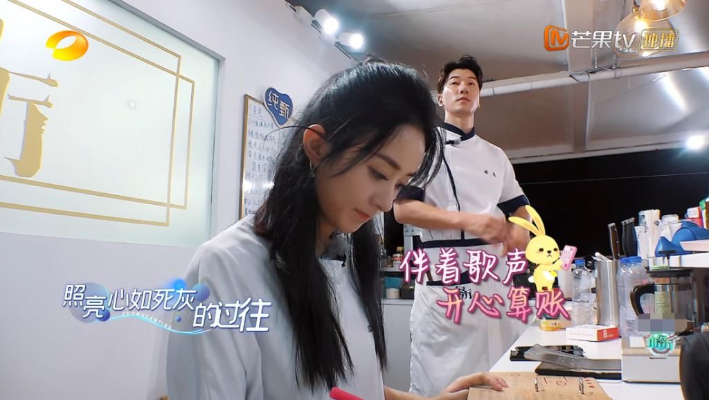  露怯|《中餐厅4》接待外国贵宾，赵丽颖露怯不敢答话，李浩菲举动得体