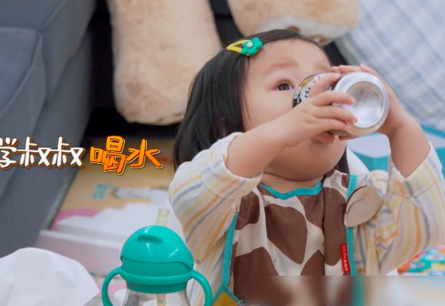  模式|郑恺提前进入养娃模式，吃饭也跟王祖蓝女儿唠嗑，李亚男笑而不语