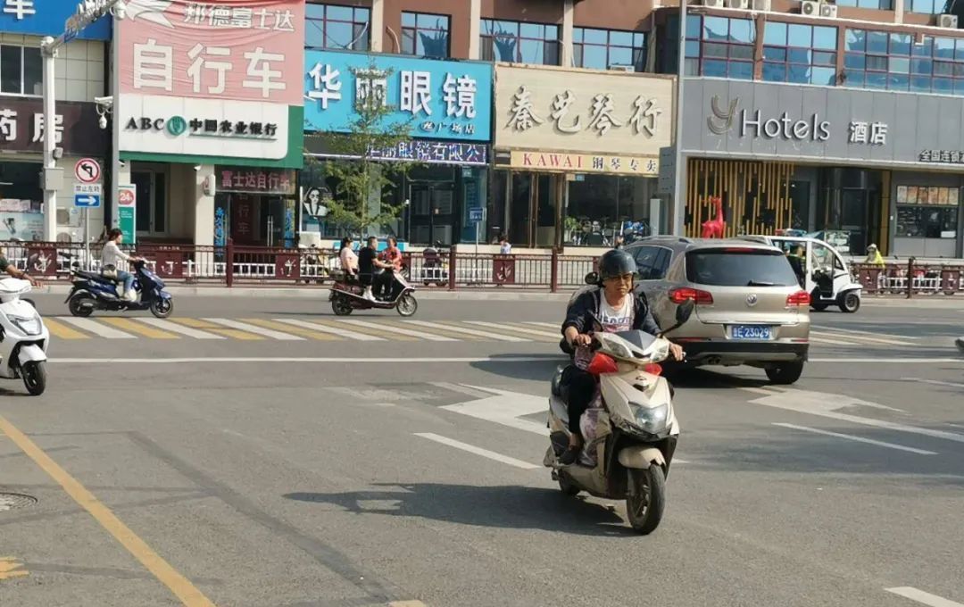 交通|非机动车逆行，不走非机动车道！今天这些人上榜了！