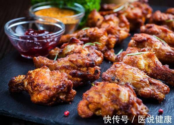 鸡脖子鸡翅怎么不能吃(鸡翅尖、鸡脖子、鸡屁股有毒素，不能吃吗？今天告诉你能不能吃)