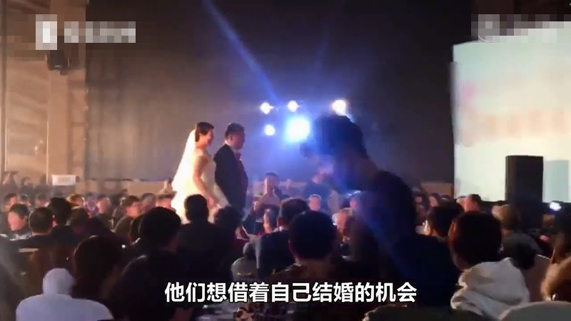 得知|3位新娘闯婚礼现场抢婚！岳父咬牙猛瞪女婿，得知真相后泪喷