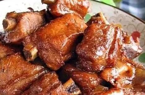 做法|美食推荐:胡萝卜炒肉、鱼蒸年糕、青椒通菜梗、糖醋排骨的做法