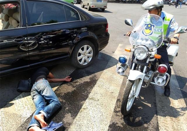  特定|碰瓷党也会针对特定人群？老司机：有行规，这3类车他们不碰！