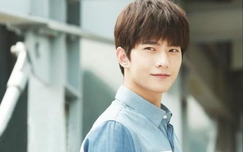  今夏|郑爽森系造型像少女，杨洋背带裤重返18岁！今夏是年少的甜汽水味