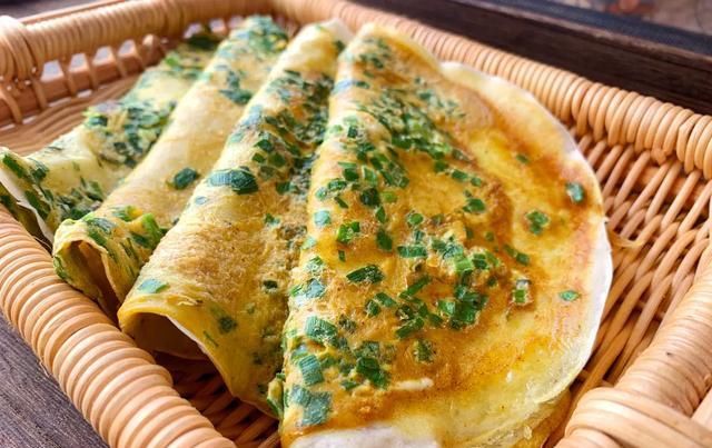  早餐|秋天多吃韭菜，教你做快手早餐饼，筷子一搅2分钟出锅，越吃越香