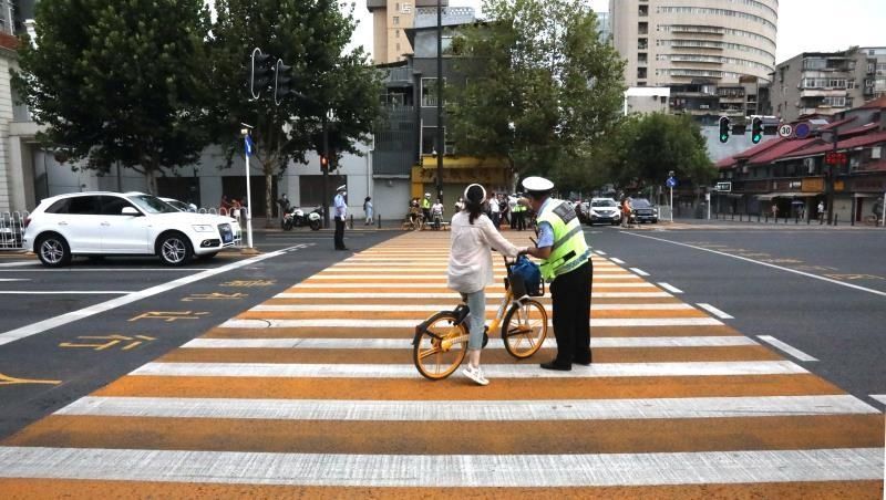 文明|百年老街换新颜，文明交通更安全