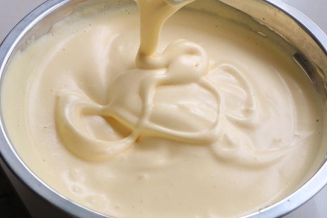 香甜|极简版蒸糕,4个鸡蛋1把面粉,不用油上锅蒸,香甜软糯味道好