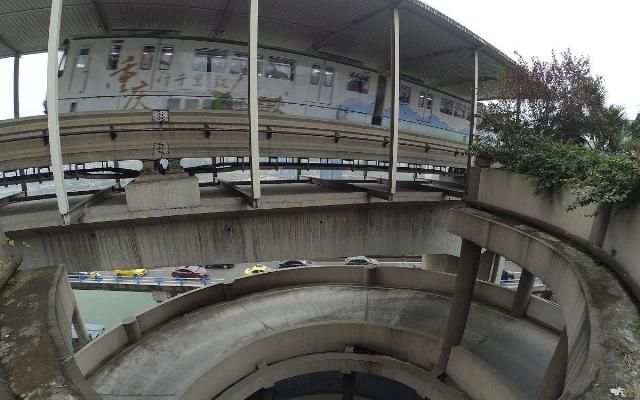  车库|SCP-413无尽车库，当你进入里面之后，发现身后的门消失了