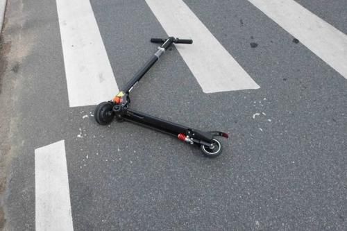  厚街交警|女子骑电动滑板车驶入机动车道被撞，幸亏有这条“绿道”……