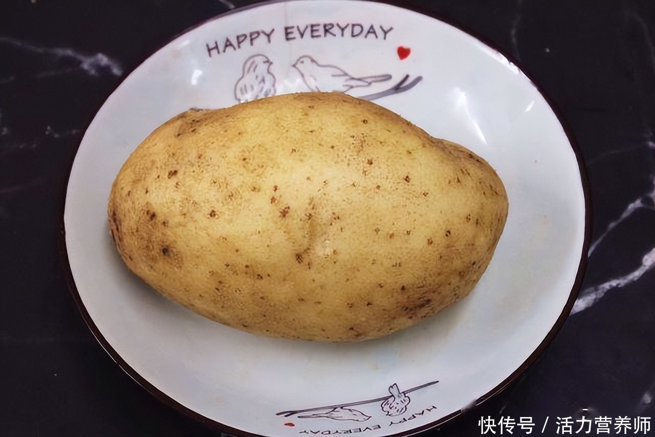 人吃膨大剂的土豆有何危害(超市里卖的土豆越来越大，都是膨大剂造成的？吃了会不会致癌？)