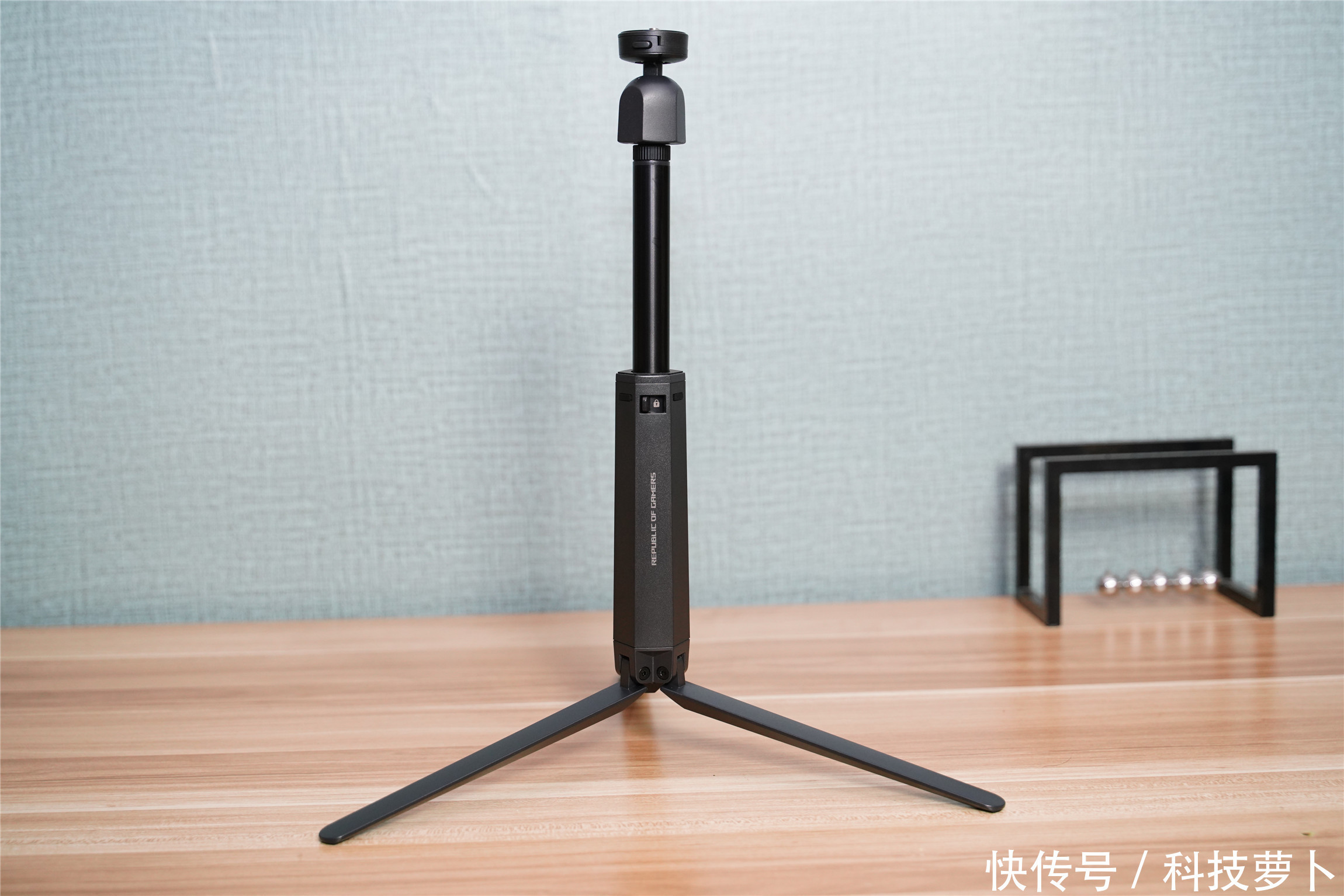  全球|全球首款240Hz+3ms电竞便携显示器，ROG XG17AHP评测