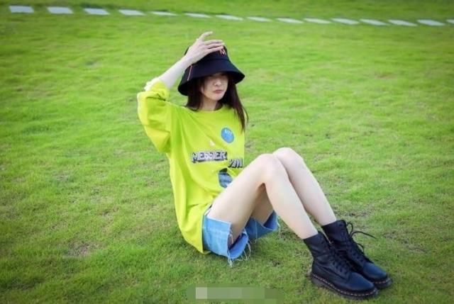  真的|郑爽录制新综艺手机掉湖里，看到第一秒反应：真的既心疼又好笑