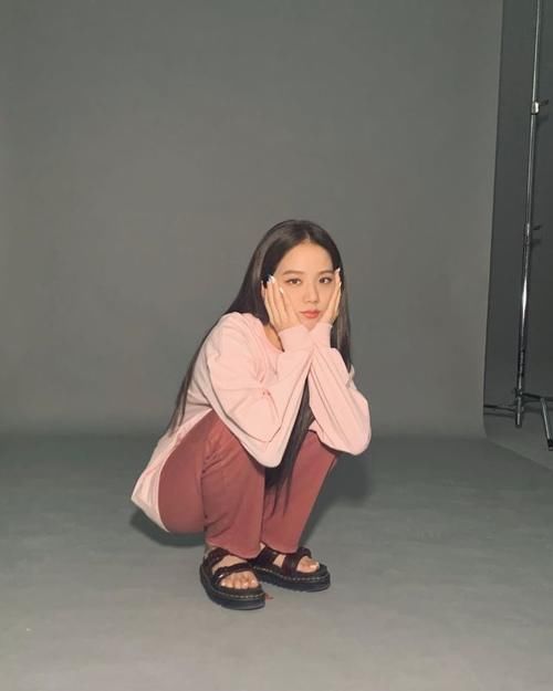  指责|韩粉被指责“宇宙起源”？黑色双马尾半蝴蝶结，是巧合还是模仿？