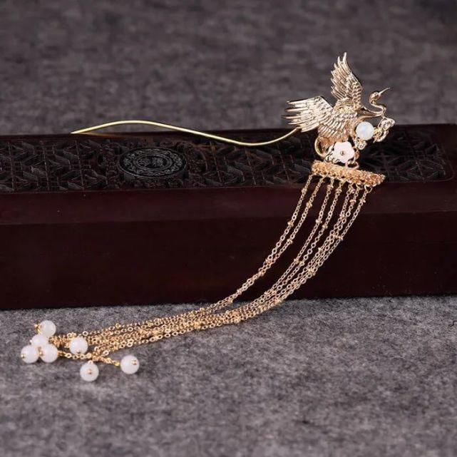  服装|关于流苏你知道多少？装点服装当配饰都好看，灵动精致的不得了