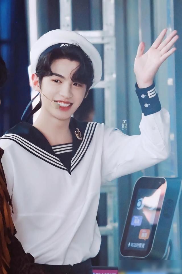  谢娜|谢娜：黄明昊好像杨丞琳，黄明昊机智接梗，网友夸他太有综艺感