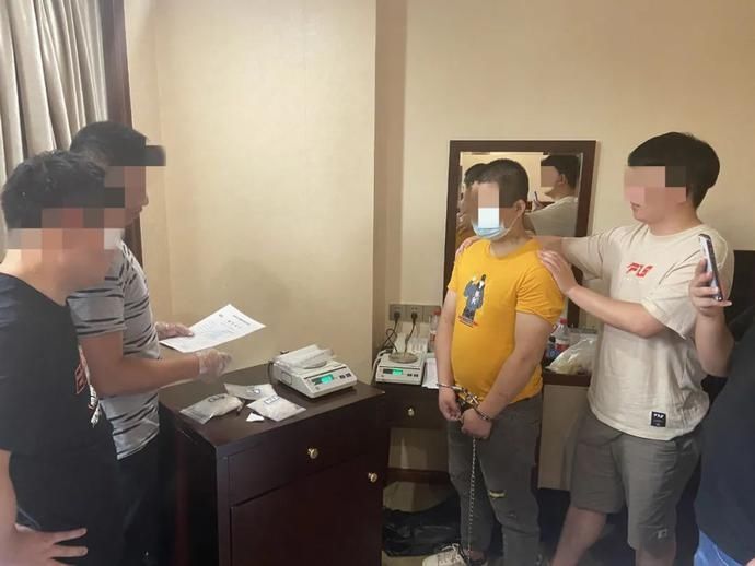 犯罪嫌疑人|揭秘!打“飞的”去进货,快递寄来“尿不湿”,有玄机……