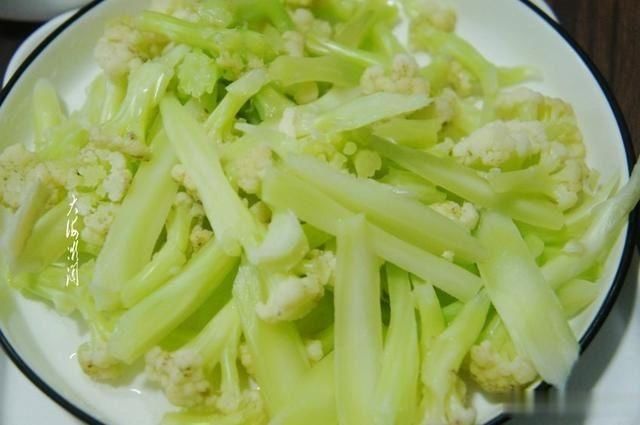 秋天来|入秋后,常给家人做这菜,酸甜爽口,鲜香不腻,大人小孩都爱吃