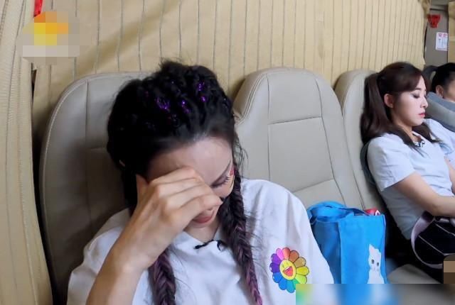 拉近|伊能静只保养了脸,却没顾上手,镜头拉近,52岁的手部状态太真实