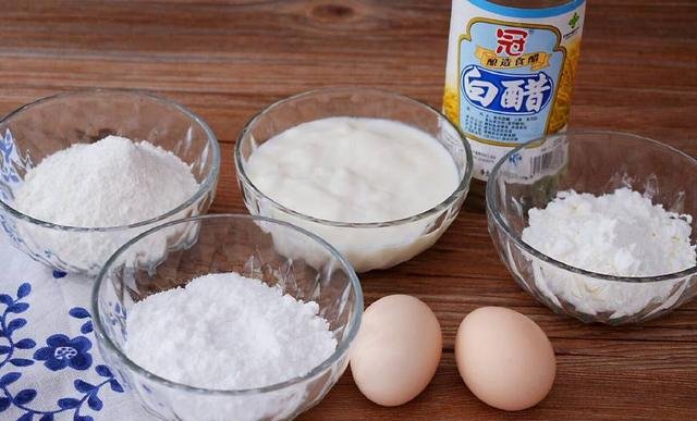  酸奶|喝剩的酸奶别扔掉，把他做成蛋糕，口感细腻又美味，做一个不够吃