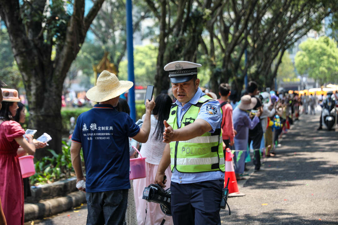 云南德宏警方圆满完成2023年泼水节活动安保任务