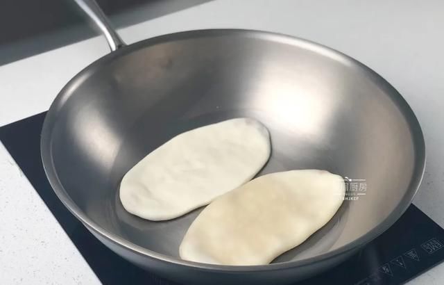  植物油|几个土豆，一碗面粉，成本不到5元，轻松搞定比肉夹馍还好吃