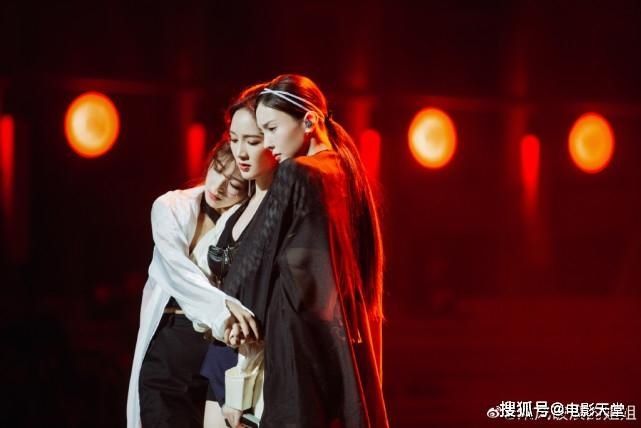  油腻|《姐姐》二公舞台，油腻的黄晓明又来了，这次却不一样