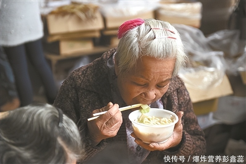 不吃早餐会提高糖尿病的几率吗(提前1小时吃早餐，可降低一半的糖尿病风险？相信自己你没看错)