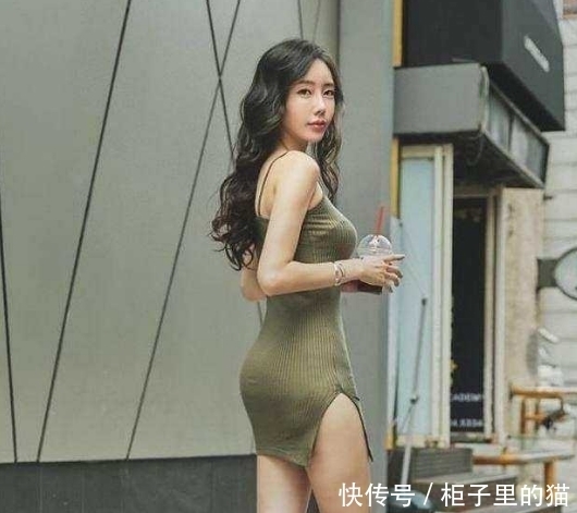 简洁|街拍:腿长个高青春的小姐姐,搭配上大气简洁看着柔美!