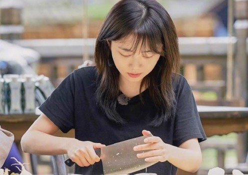  明星|同样是《向往》嘉宾，为何张子枫对谭松韵和何蓝逗是两张脸