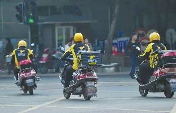 值得|外卖小哥：为抢时间而拼命，不值得