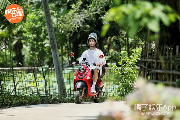  蘑菇屋|《向往4》快乐家族道幕后故事 许光汉送彭昱畅同款磁带