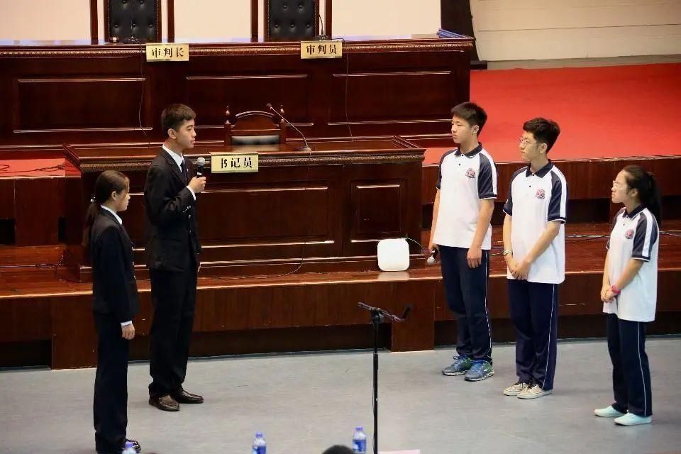 法院|法院里，也有一群老师