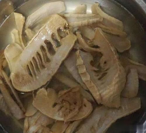 新鲜的竹笋|9月这菜便宜不稀罕，晒干了冬季烧肉，个个抢着吃，比肉还好吃