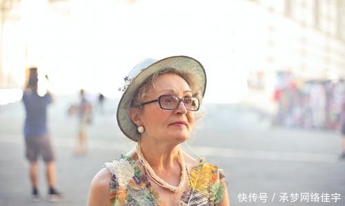 养老金|婆婆有2000多的养老金,还需要每月给钱吗?3位儿媳说了实话