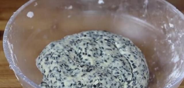 打入|黑芝麻打入2个鸡蛋,简单一做,孩子三天两头点名吃,百吃不厌