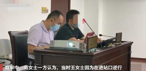  回应|“老人被路人行李箱绊倒后去世，家属索赔62万”，当事人回应来了