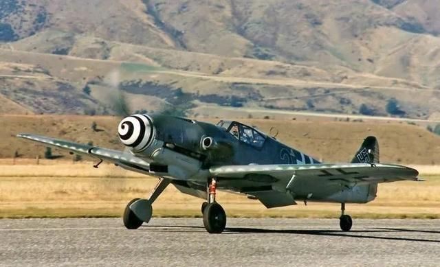  双发|双翼飞机与双发飞机齐登场！德国航母奥古斯特上的魔法舰载机