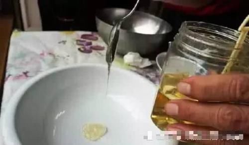  需加|蒸馒头别再放酵母了，只需加一瓶“它”比酵母好吃百倍，又香又软！