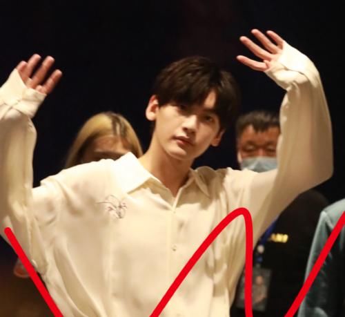  未官|《奔跑吧黄河篇》未官宣，baby蔡徐坤就录快本，同期嘉宾引关注