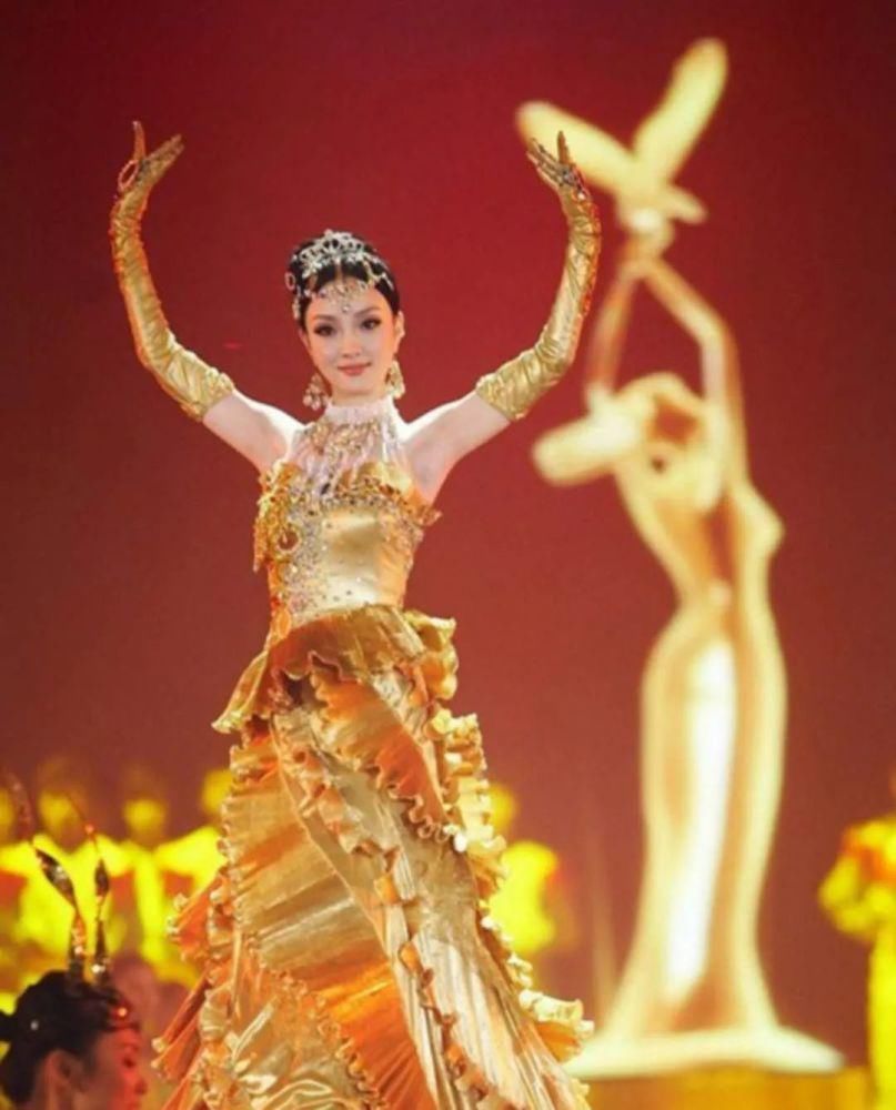  刷票|还没亮相就被嘲成这样，金鹰奖也搞祭天剧本？