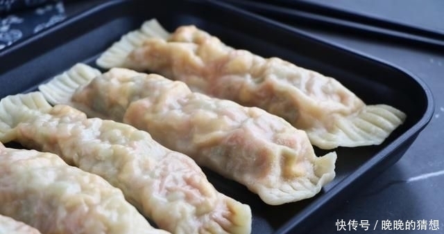 吃光|天热别蒸包子,教你懒人吃法,卷一卷8分钟出锅,早餐上桌准吃光