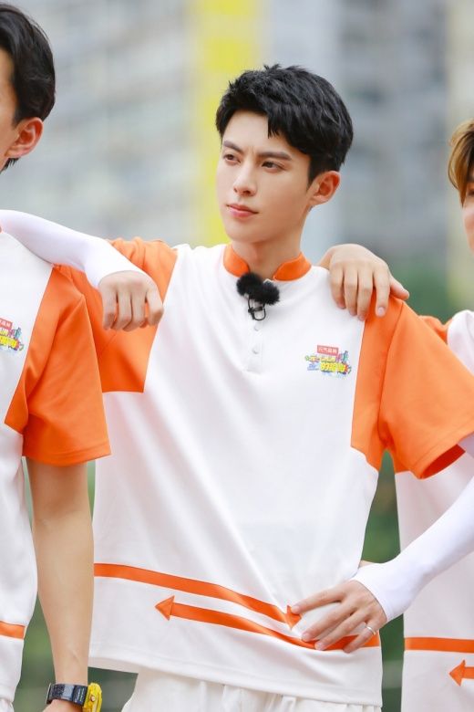  游戏|《元气满满的哥哥》用起重机玩弹弓游戏 “老口子”胡军吓呆杨洋看傻