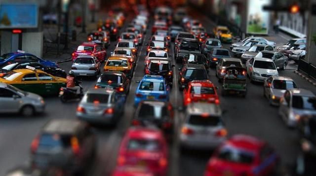  距离|技能｜驾驶62：停车等红灯，安全距离最重要，如何巧妙避追尾